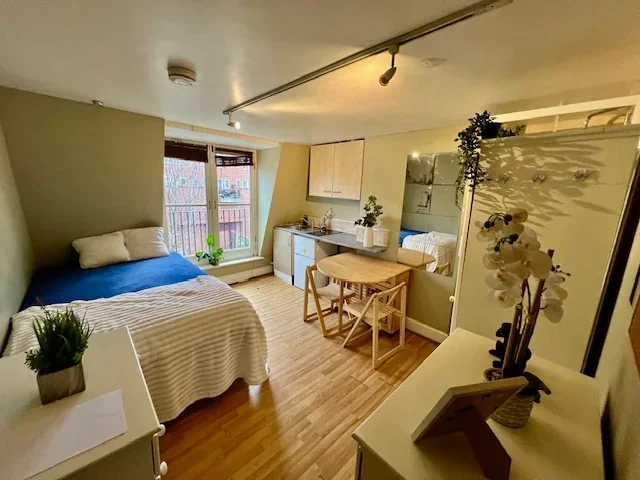 Room Lena Gardens in Greater London