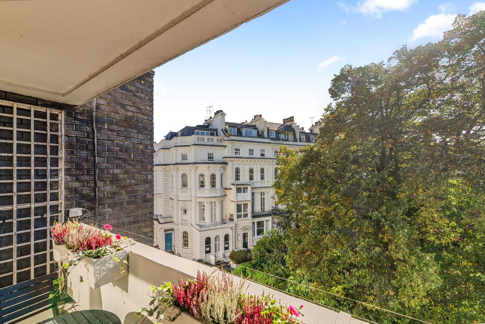Flat Kensington Park Road in Greater London