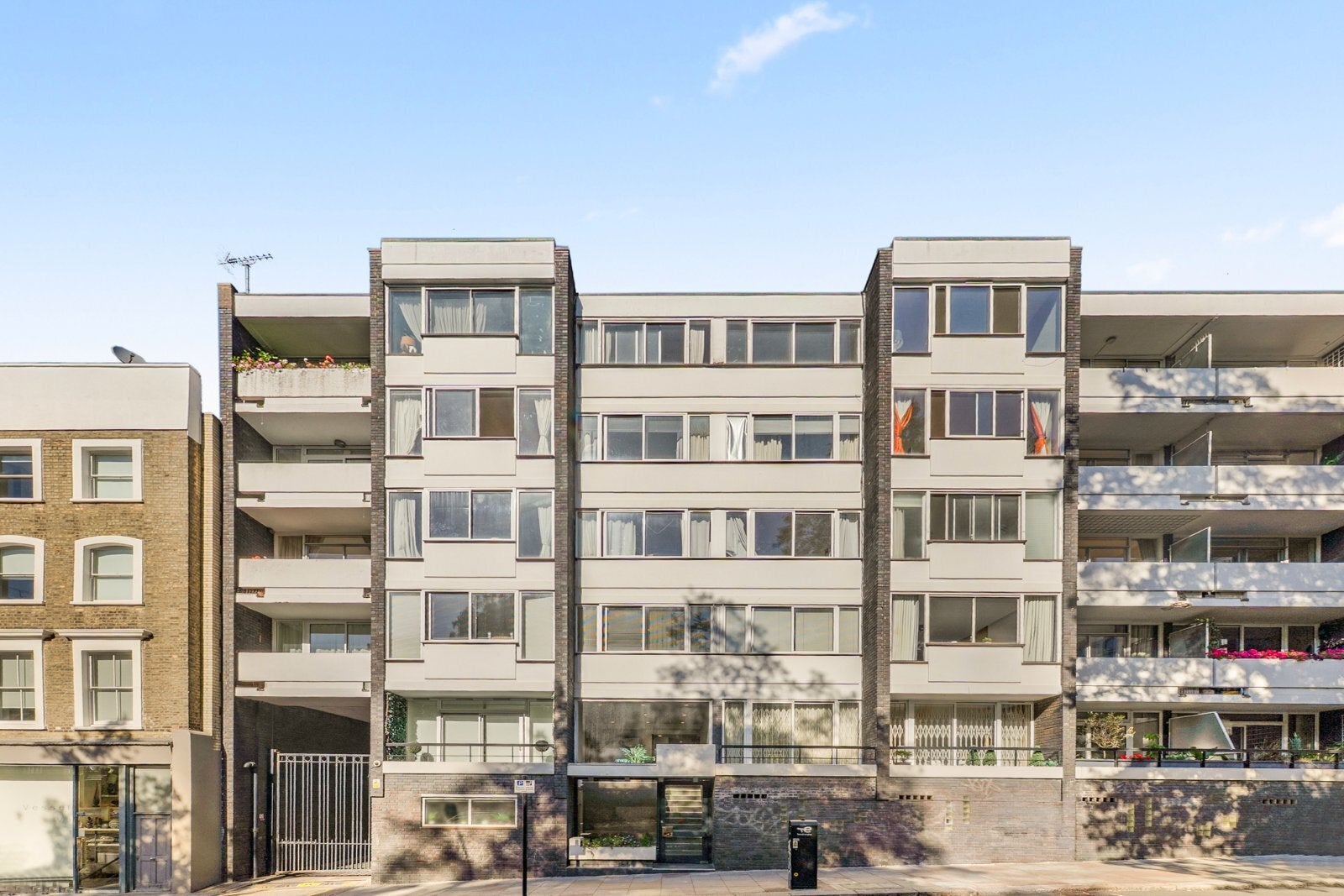 Flat Kensington Park Road in Greater London