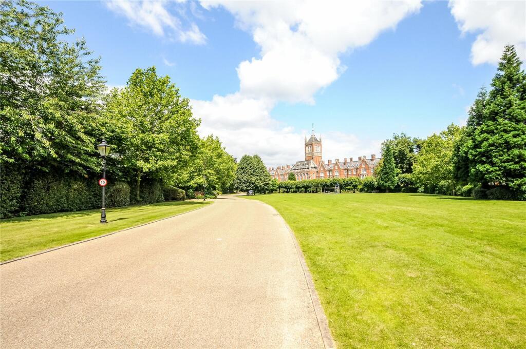 Flat Lime Tree Walk in Borough of Runnymede