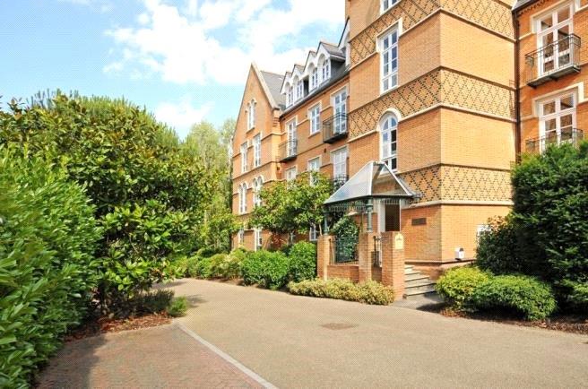Flat Lime Tree Walk in Borough of Runnymede