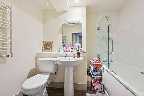 Flat Duke of Wellington Avenue in Greater London