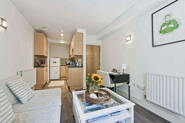 Flat Duke of Wellington Avenue in Greater London
