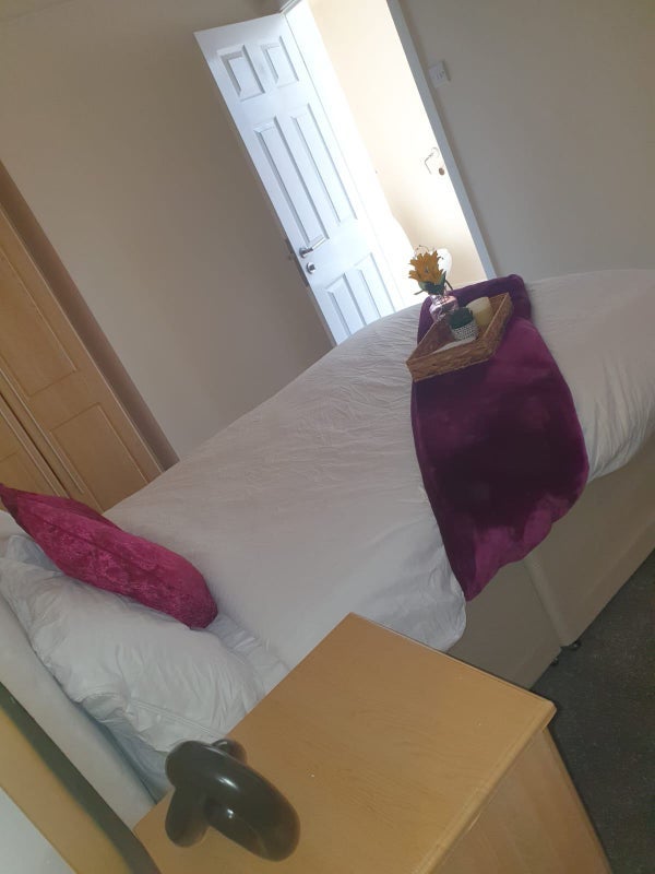 Room Hendon Road in Liverpool