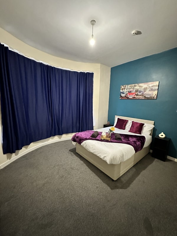 Room Hendon Road in Liverpool
