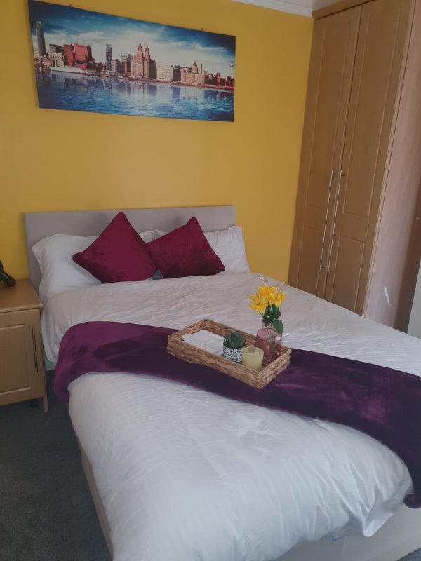 Room Hendon Road in Liverpool