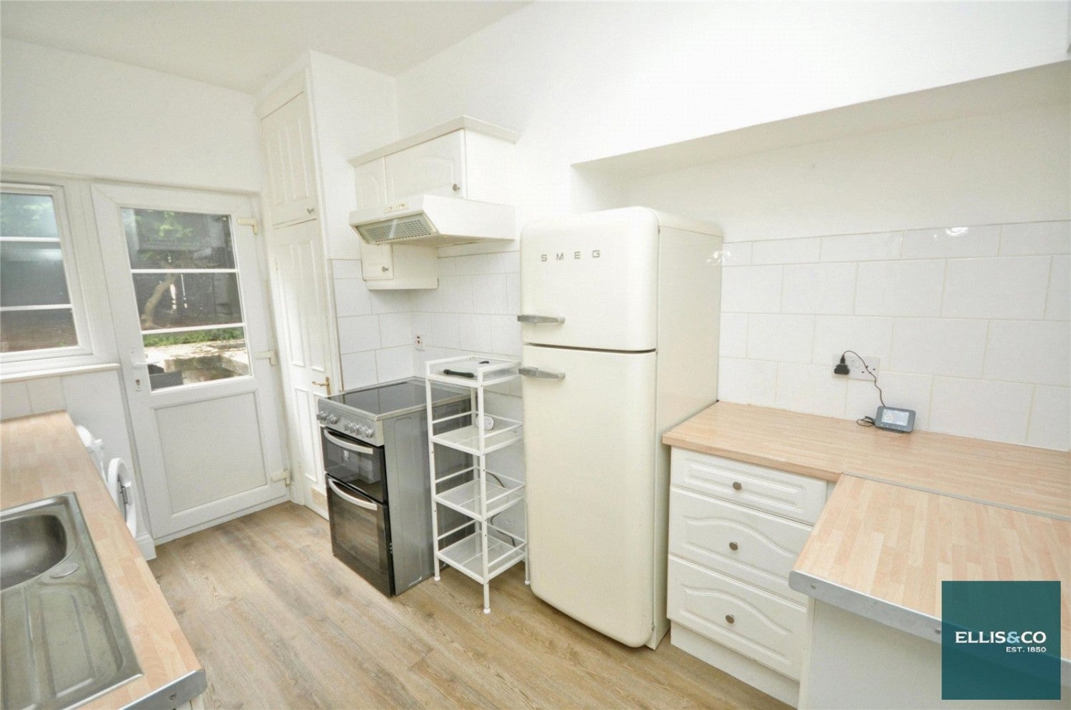 Flat Cyprus Road in Greater London