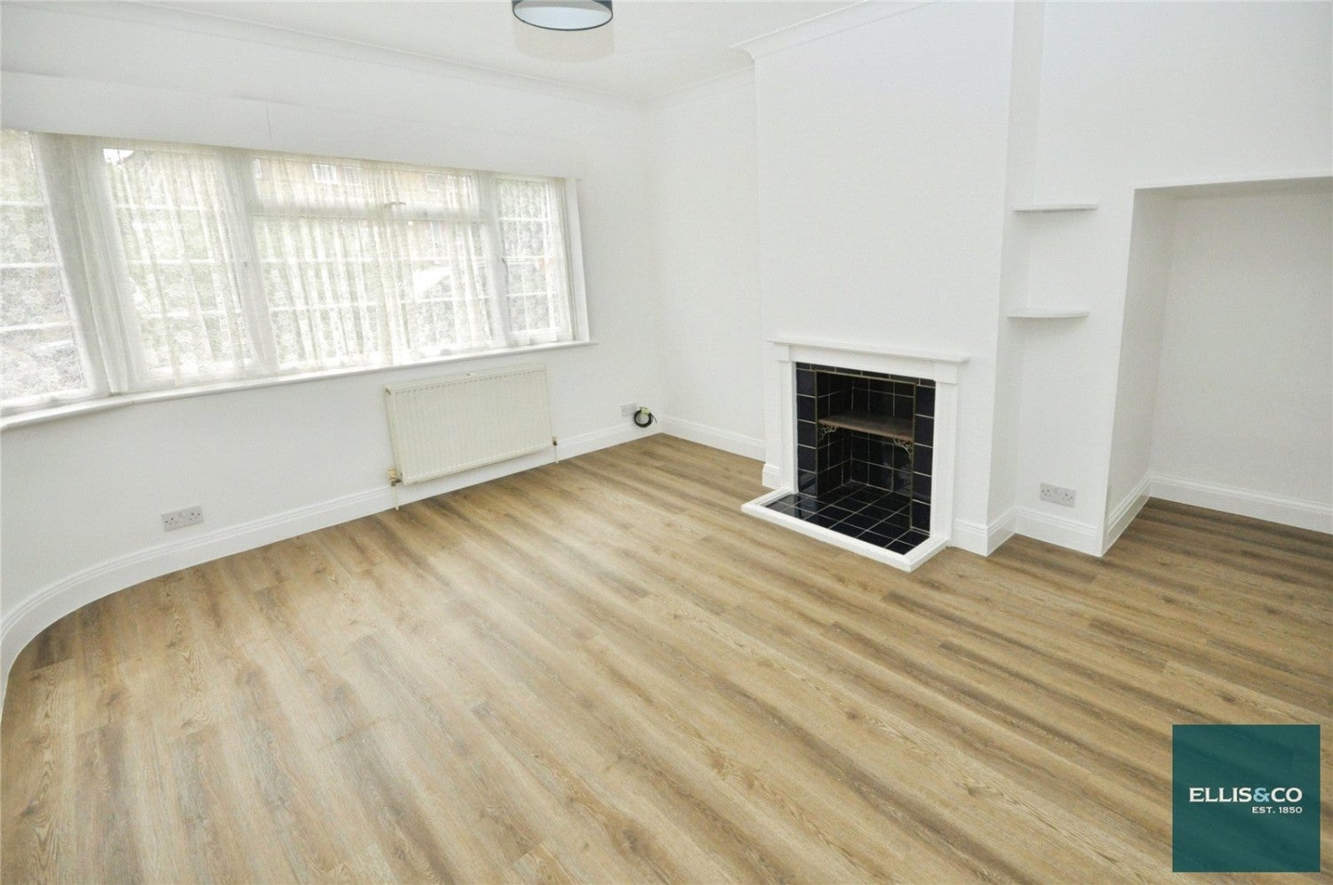 Flat Cyprus Road in Greater London