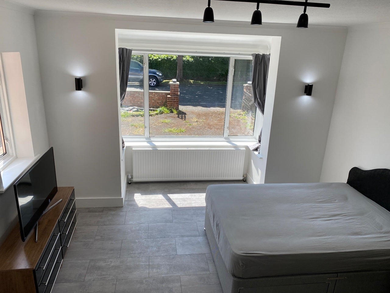 Room Warwick Road in Greater London