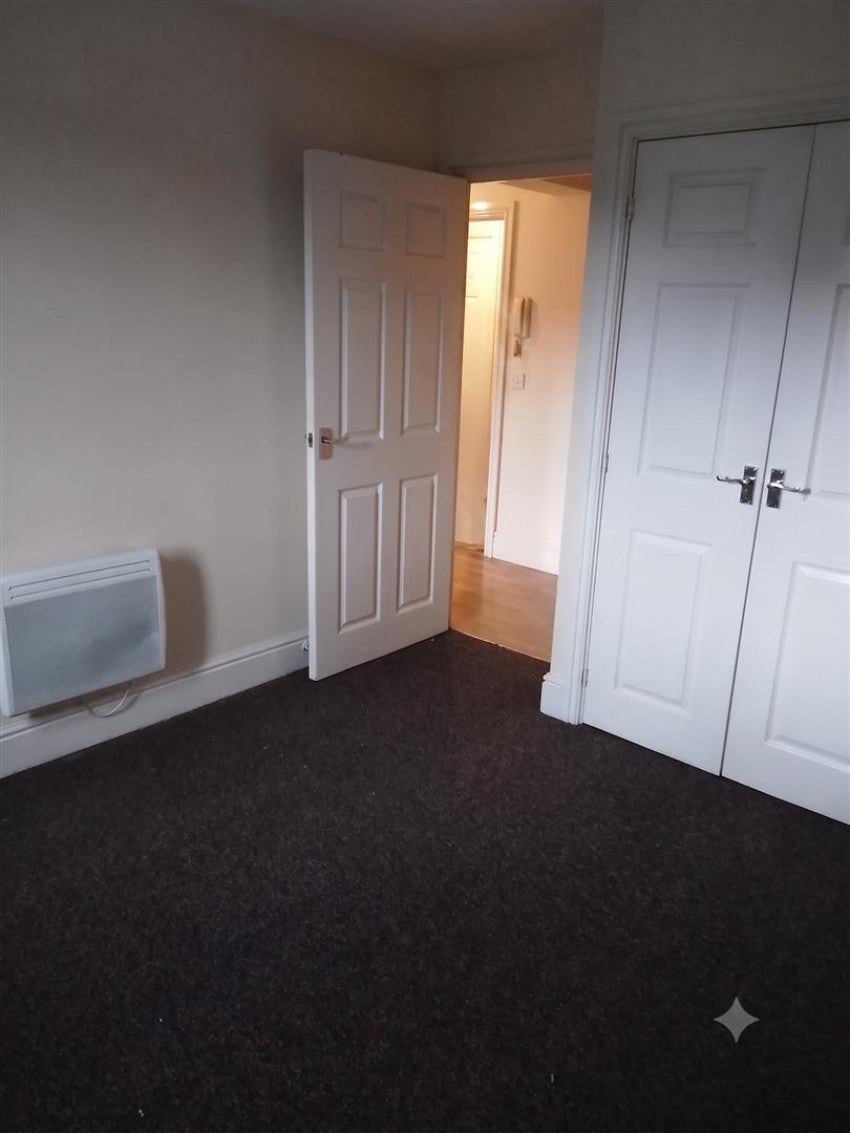 Flat Parklands Avenue in Birmingham
