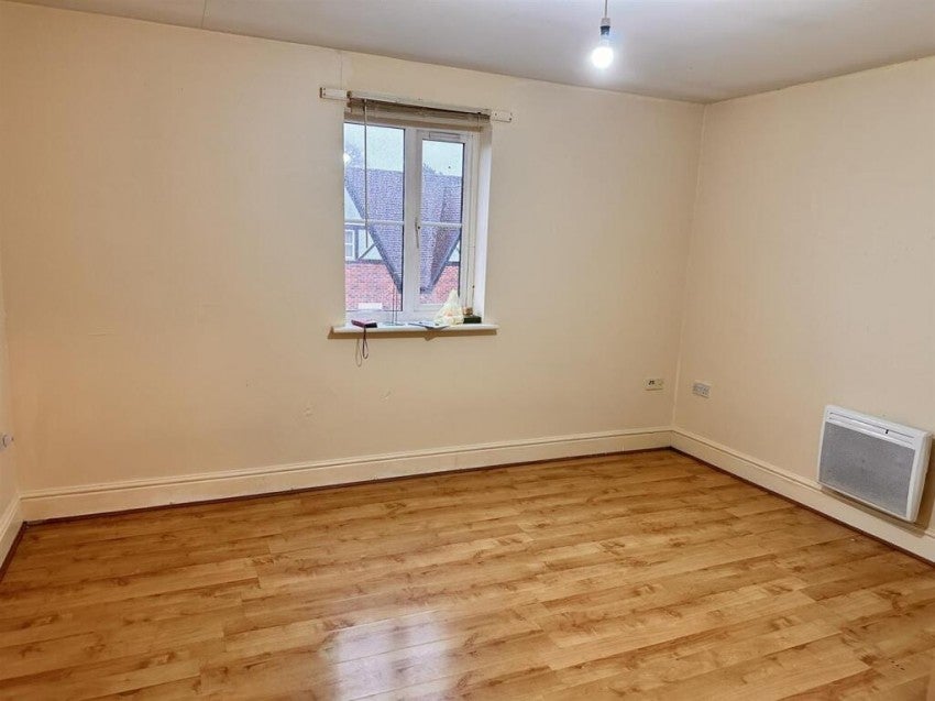 Flat Parklands Avenue in Birmingham