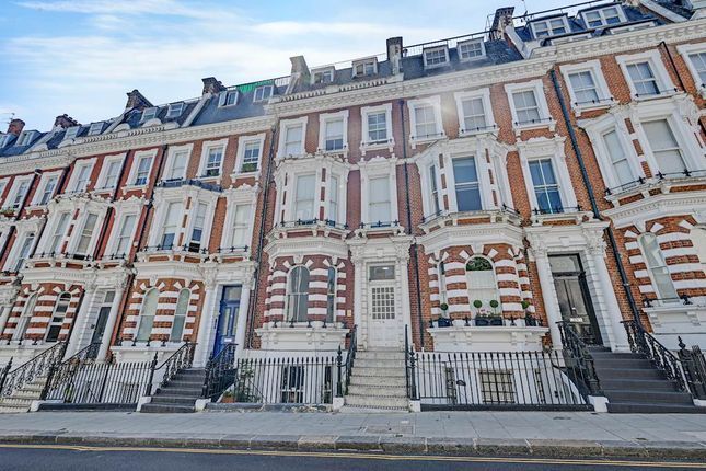 Flat Hornton Street in London