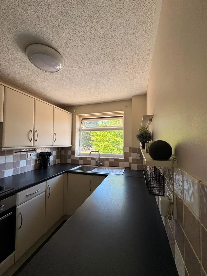 Flat Cozens Lane East in Broxbourne