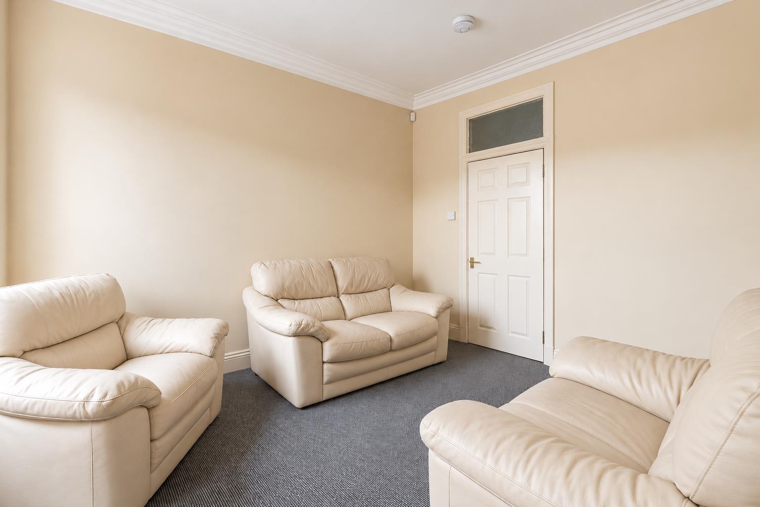 Flat Elliott Terrace in Newcastle upon Tyne