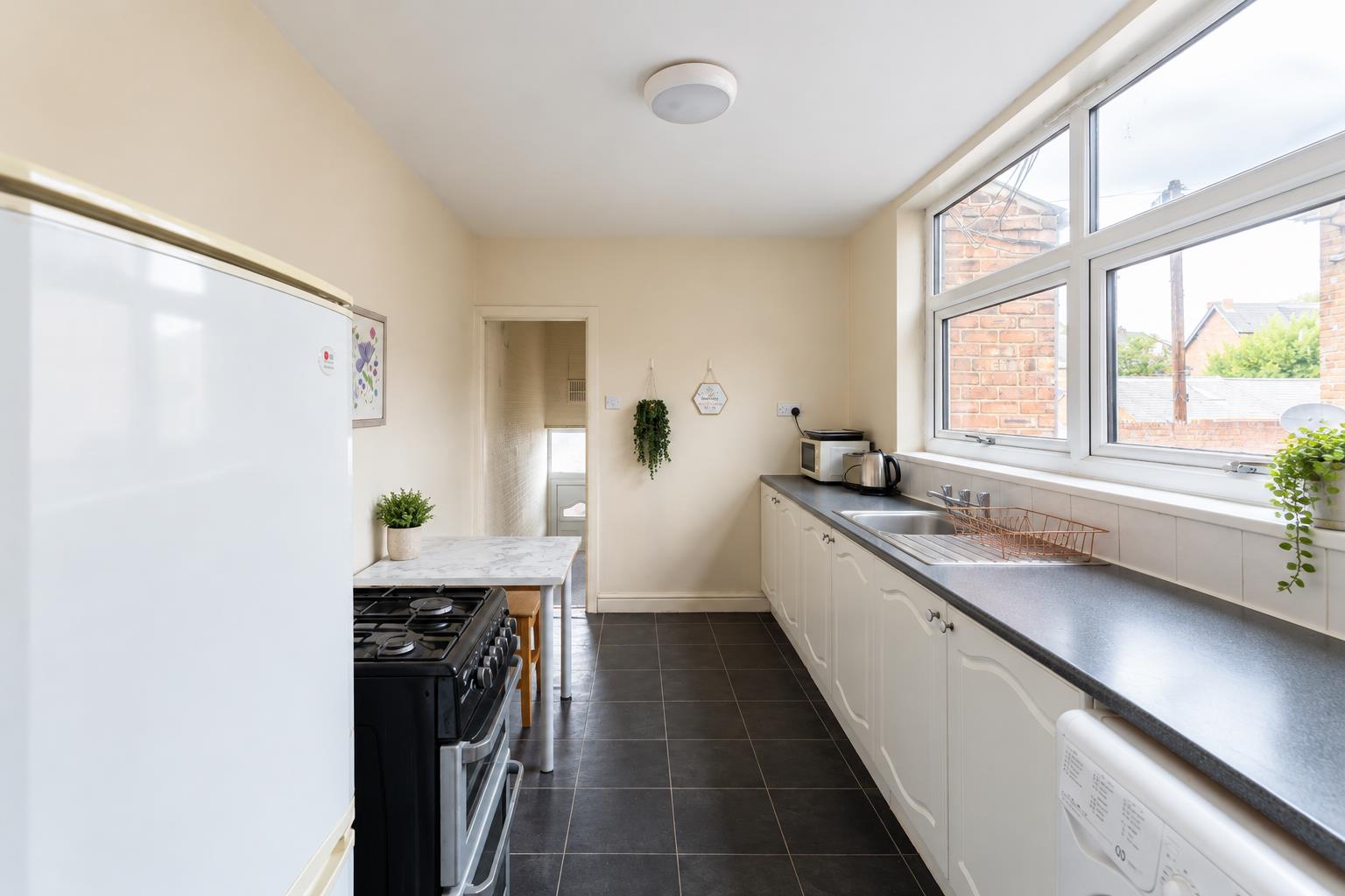 Flat Elliott Terrace in Newcastle upon Tyne