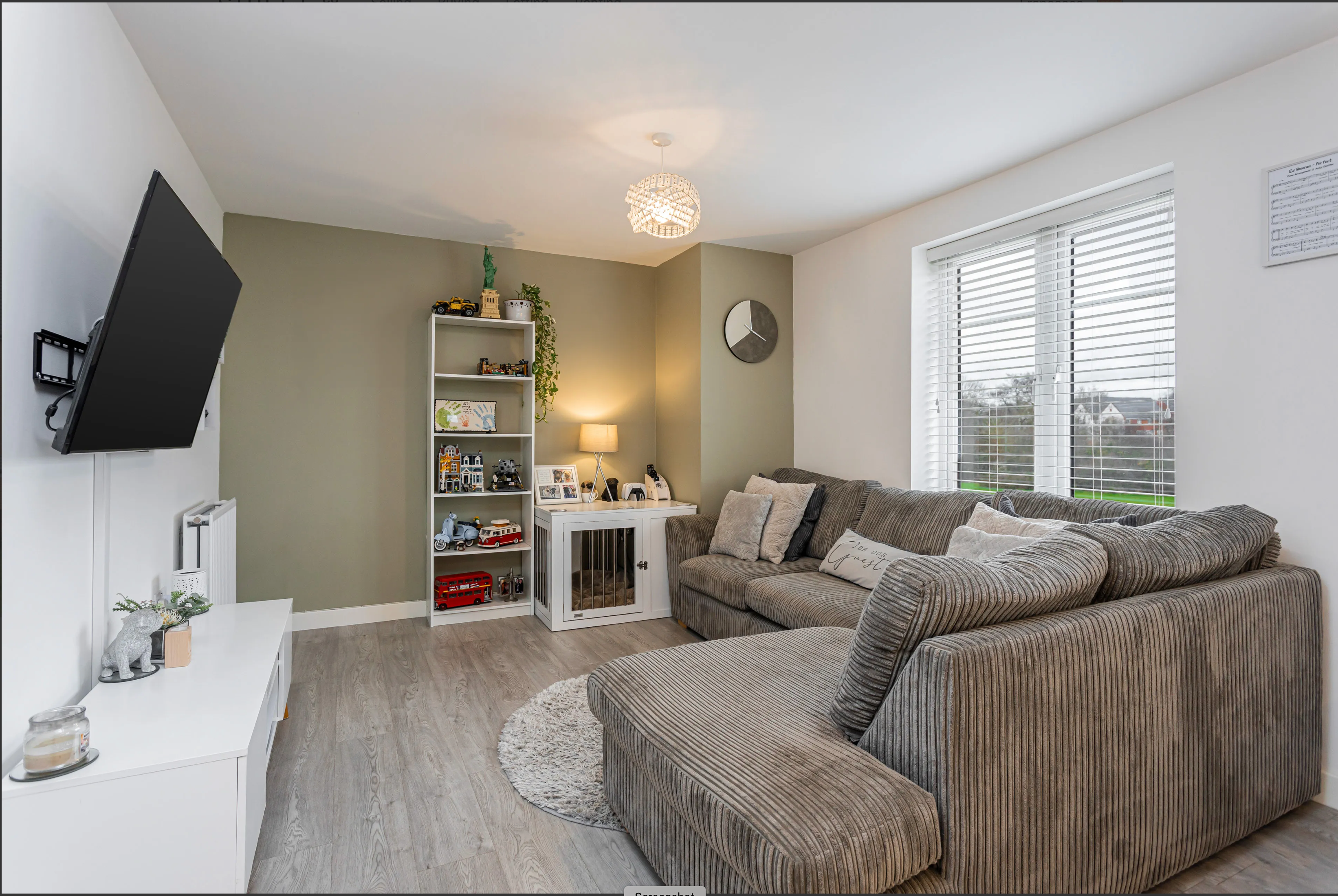 Flat Eames Way in Crawley