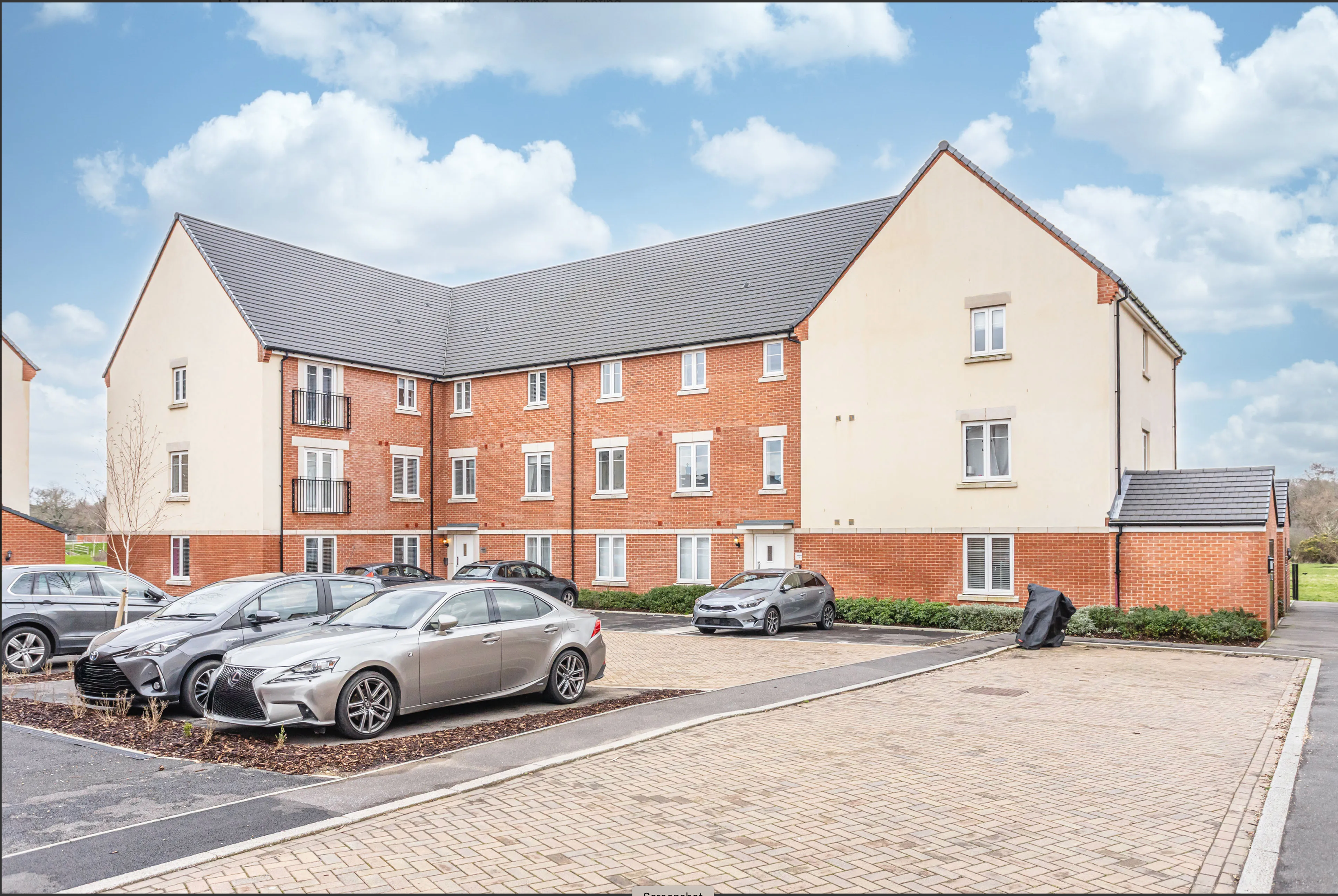 Flat Eames Way in Crawley