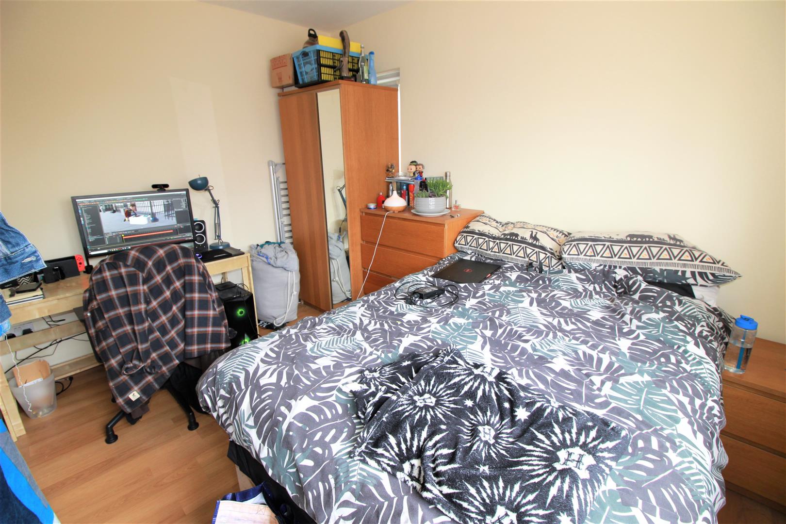 Room Keith Park Road in Greater London