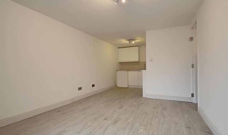 Flat Eleanor Cross Road in Waltham Cross