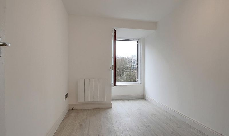 Flat Eleanor Cross Road in Waltham Cross
