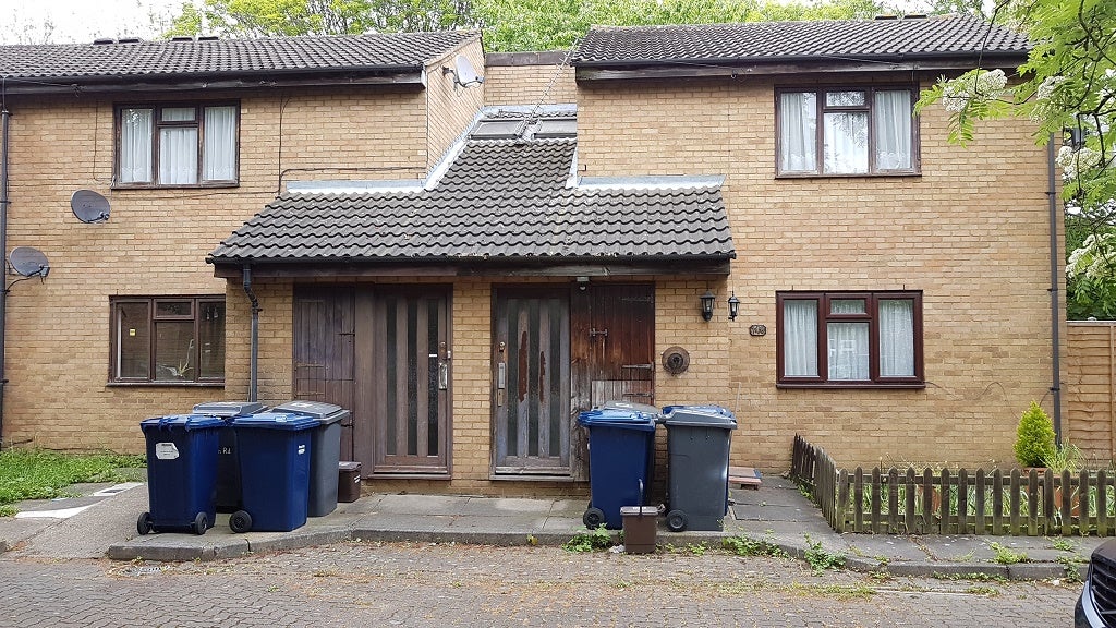 Flat Booth Road in Greater London
