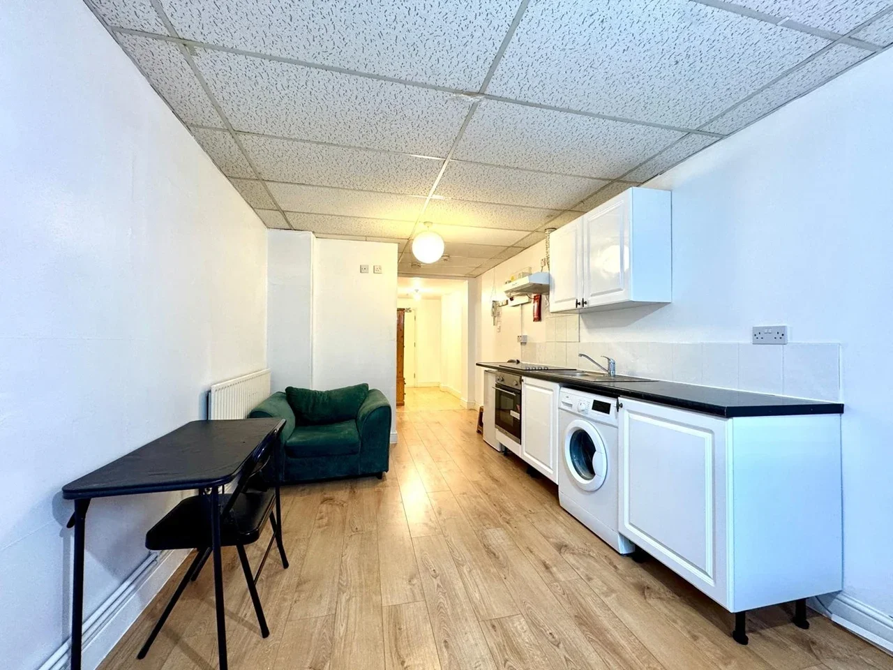 Flat Kember Street in Greater London