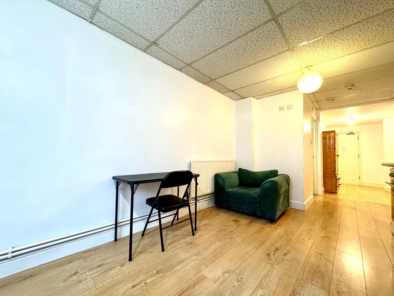 Flat Kember Street in Greater London