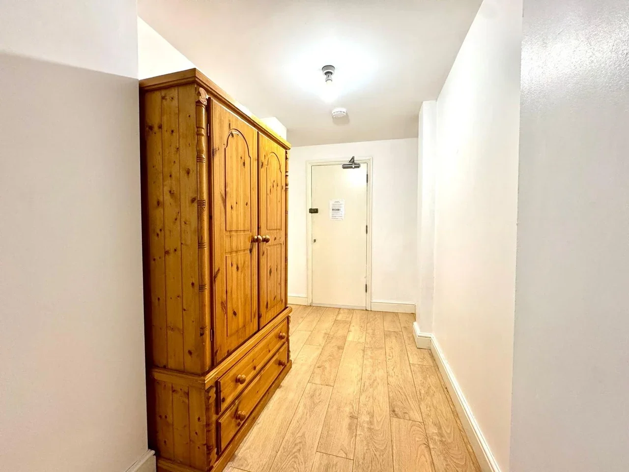 Flat Kember Street in Greater London