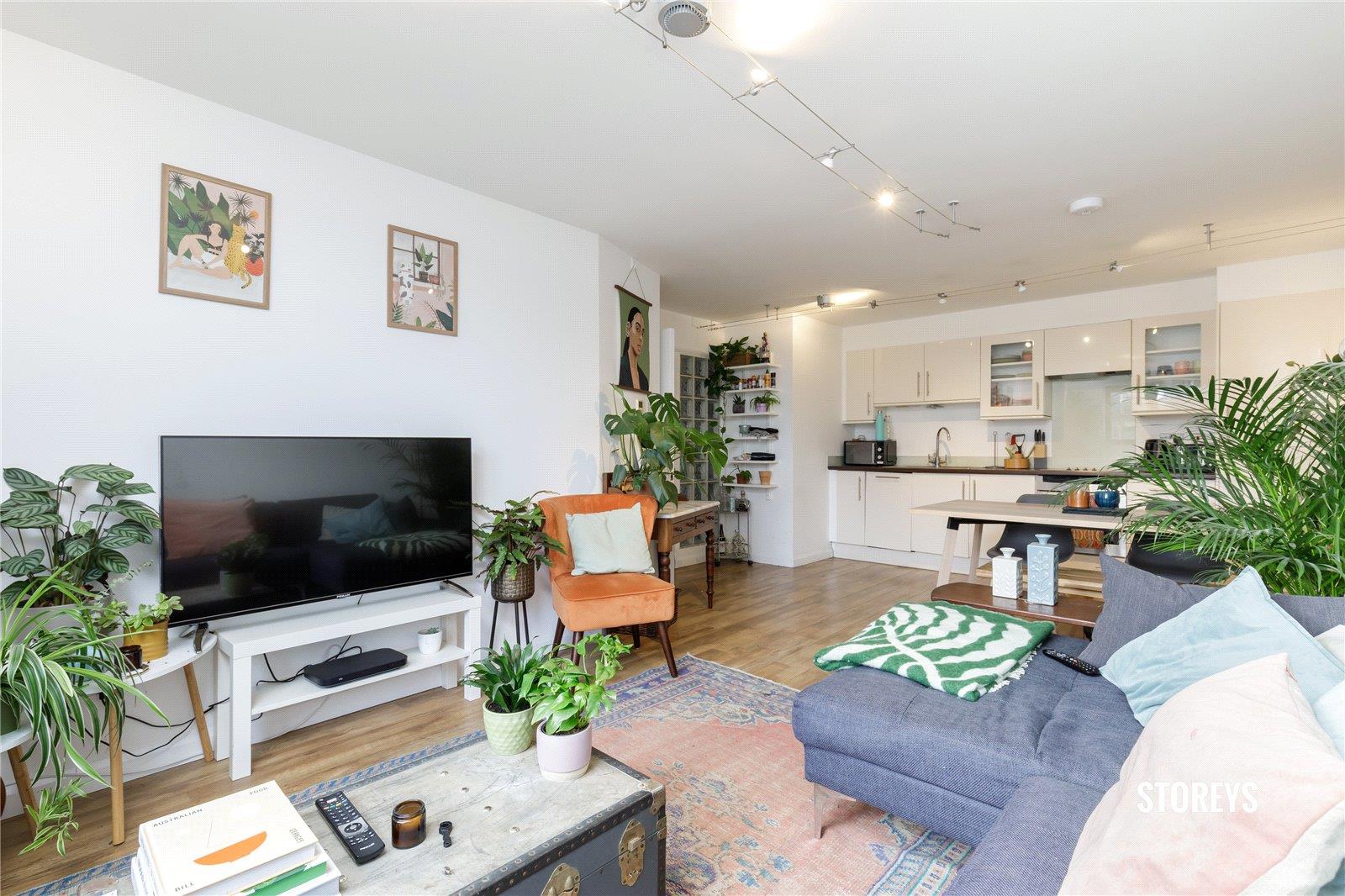 Flat Mare Street in Greater London