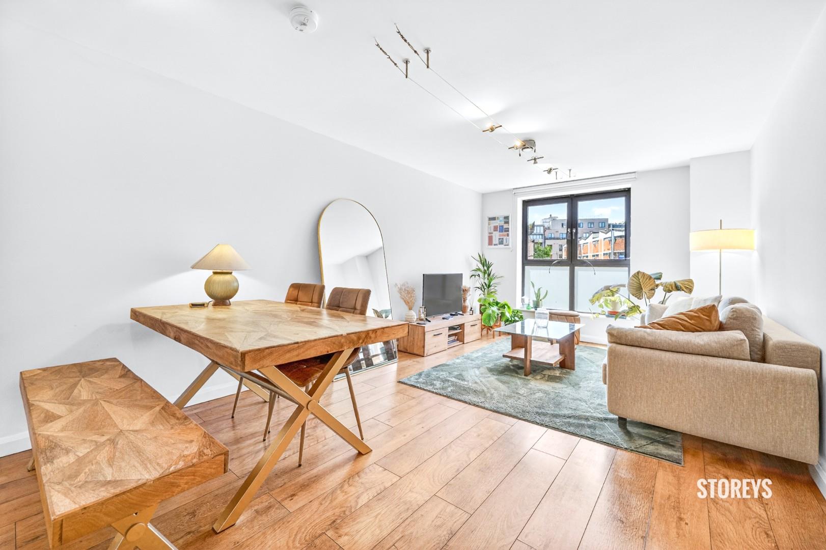 Flat Mare Street in Greater London