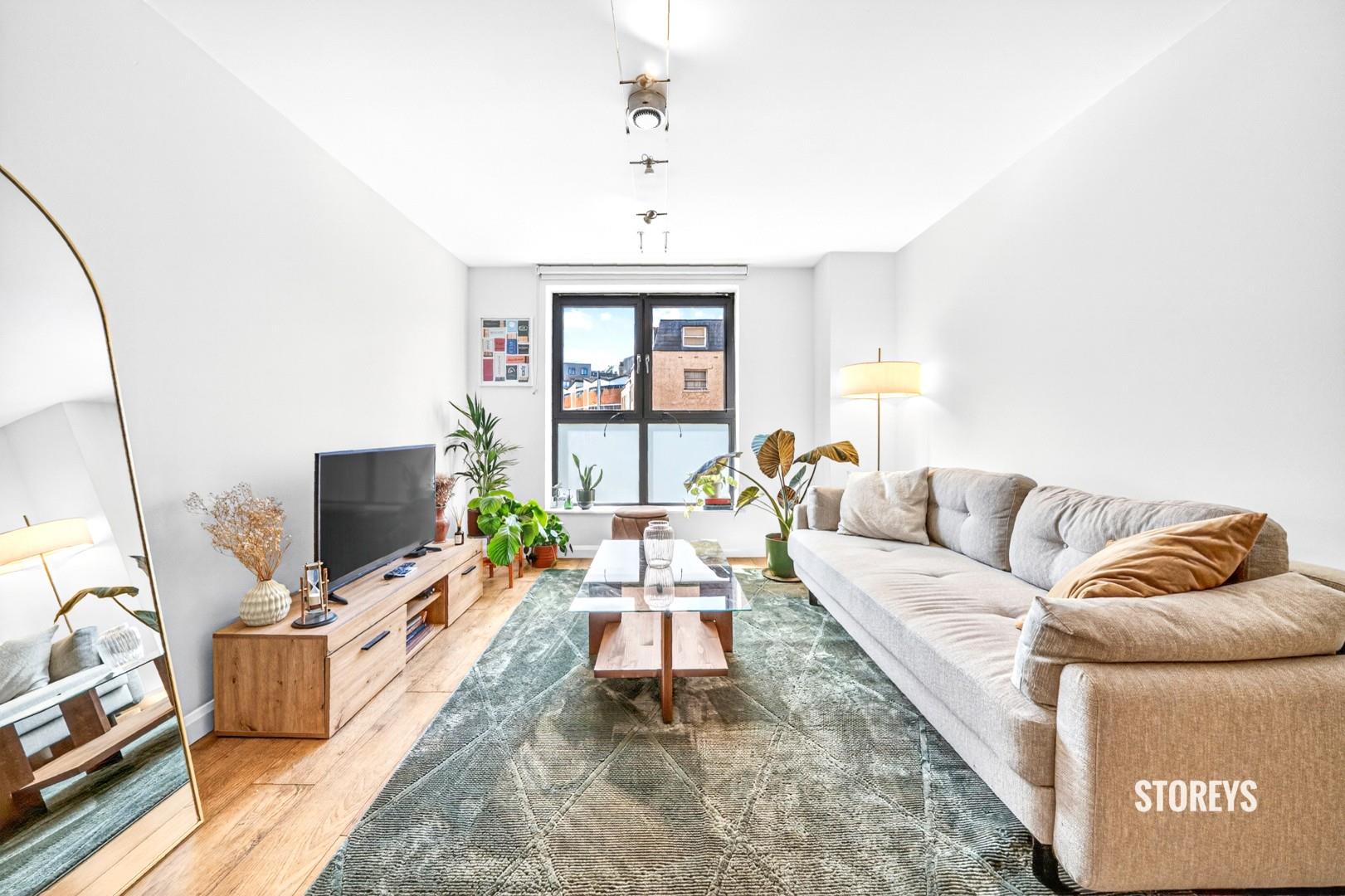 Flat Mare Street in Greater London