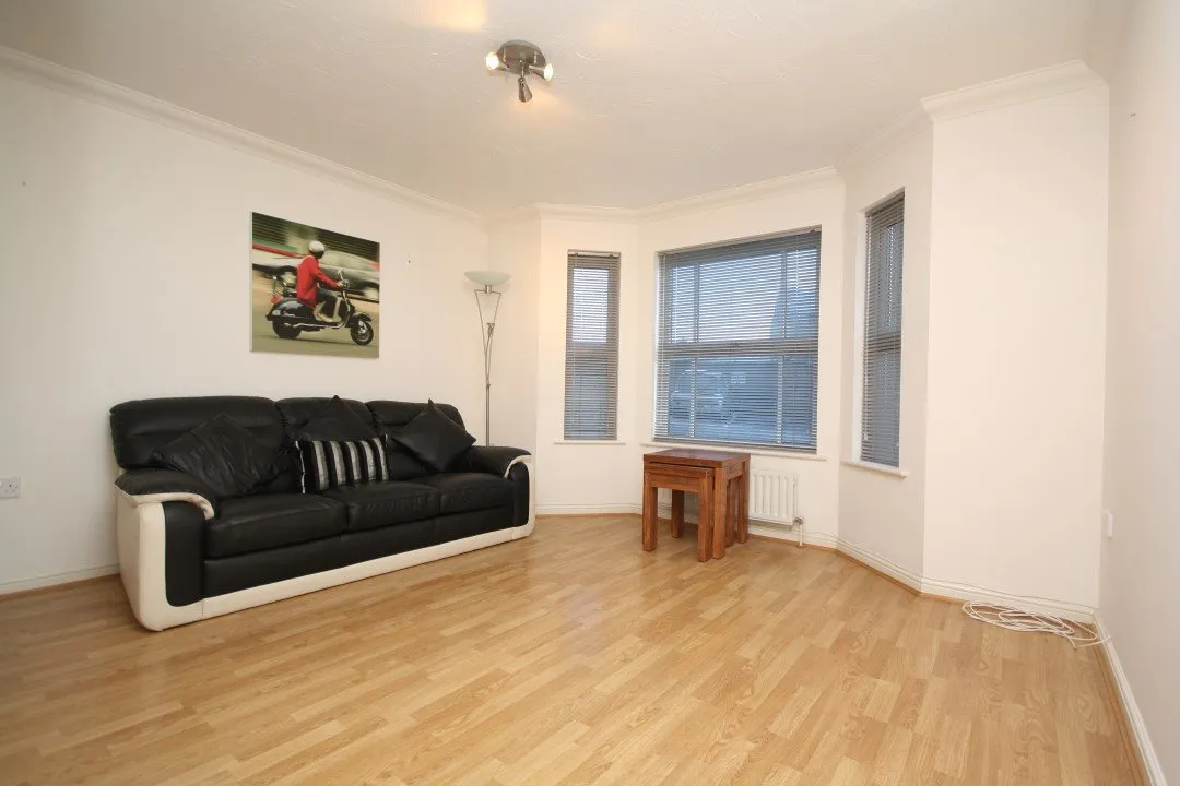 Flat Royal Court Drive in Bolton