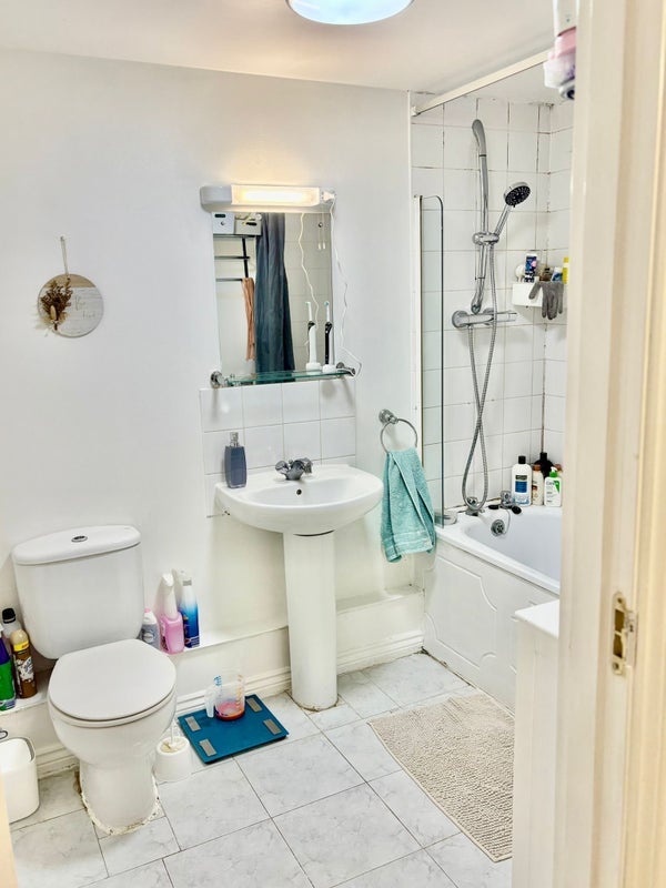 Room Boddington Gardens in Greater London