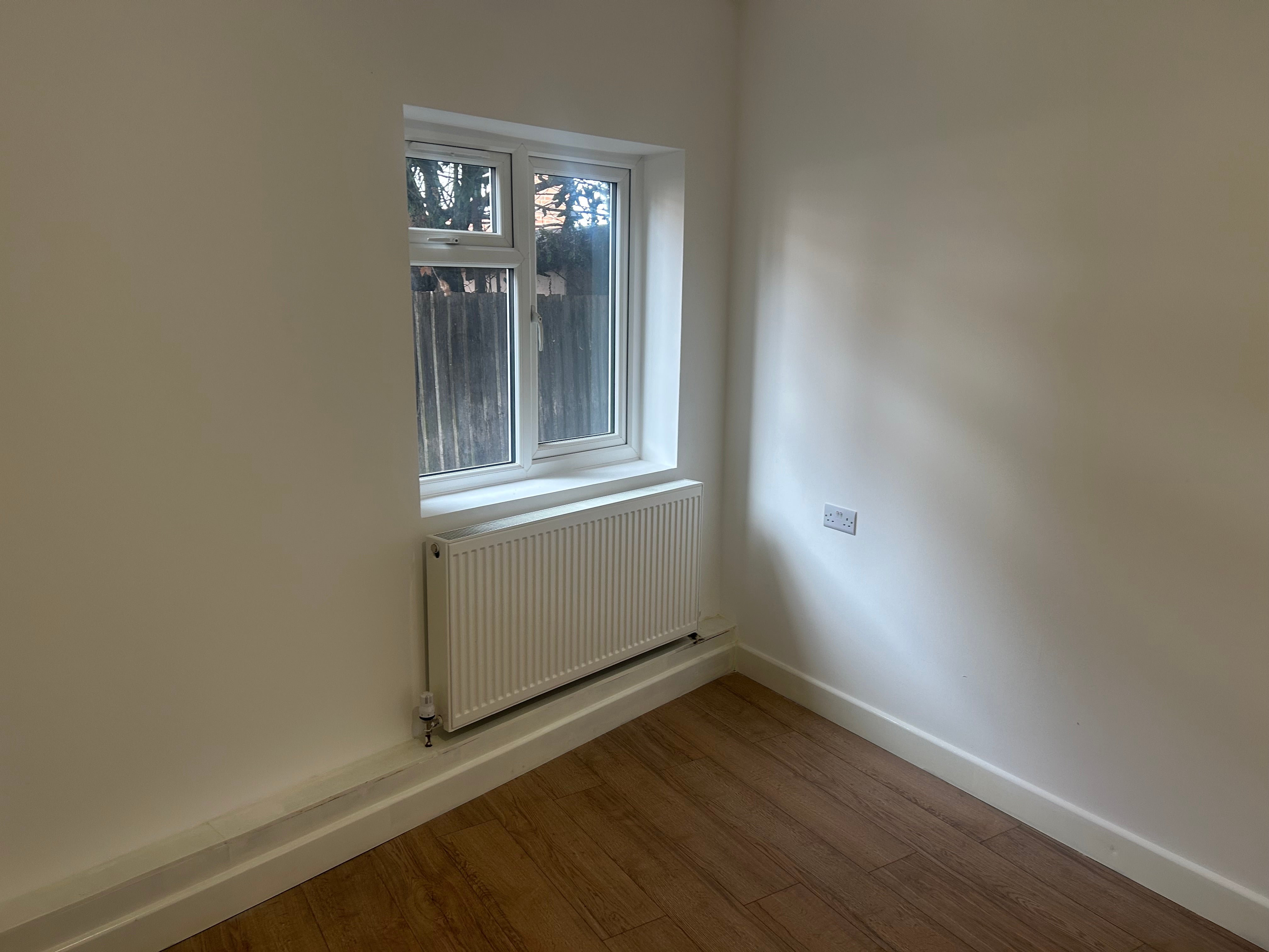 Flat Byron Road in Greater London