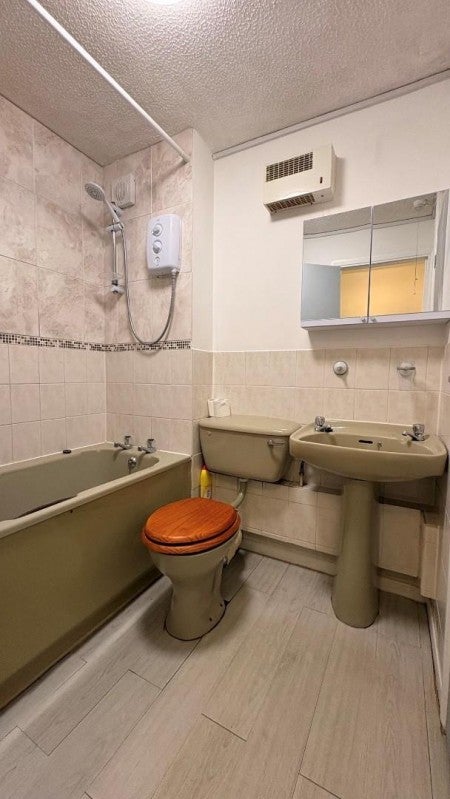 Flat Tidbury Close in Redditch