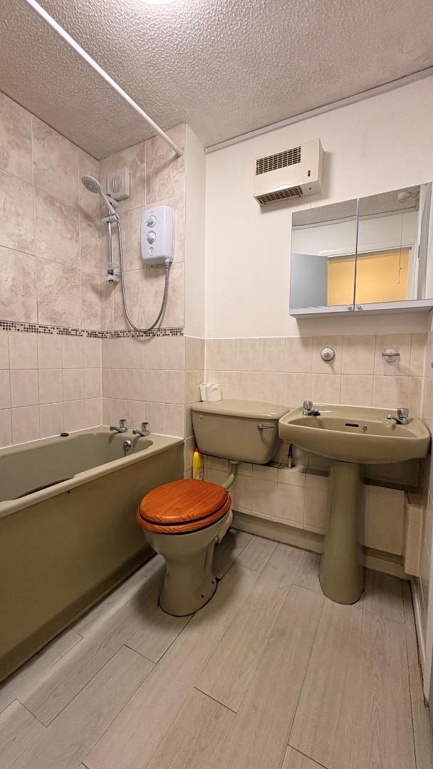 Flat Tidbury Close in Redditch