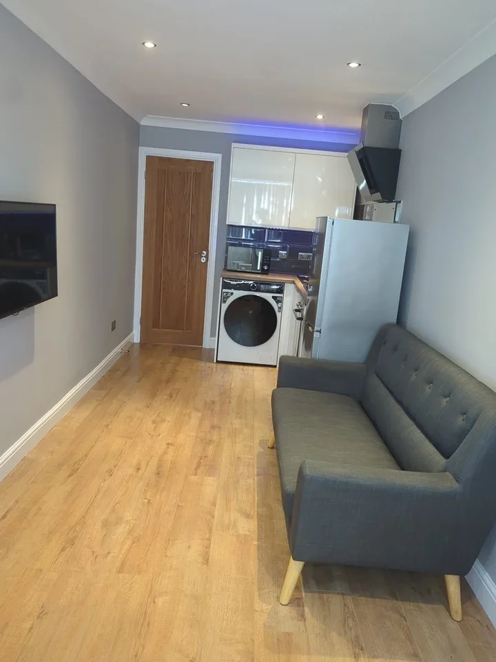 Flat Denvale Walk in Woking