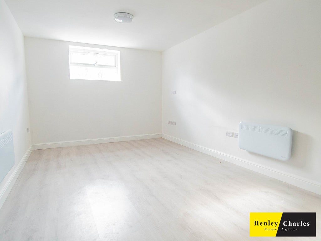 Flat Vicarage Place in Walsall