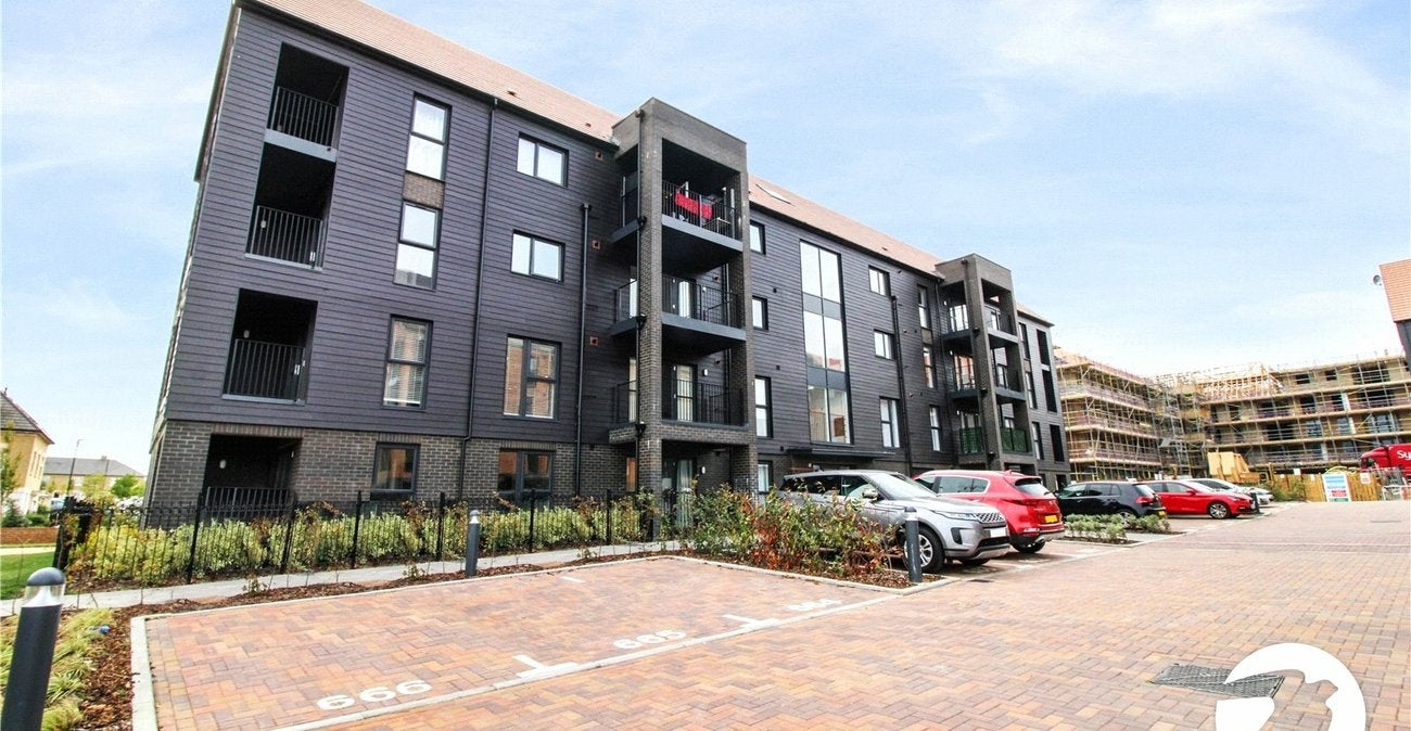 Flat Rixson Road in Ebbsfleet Garden City