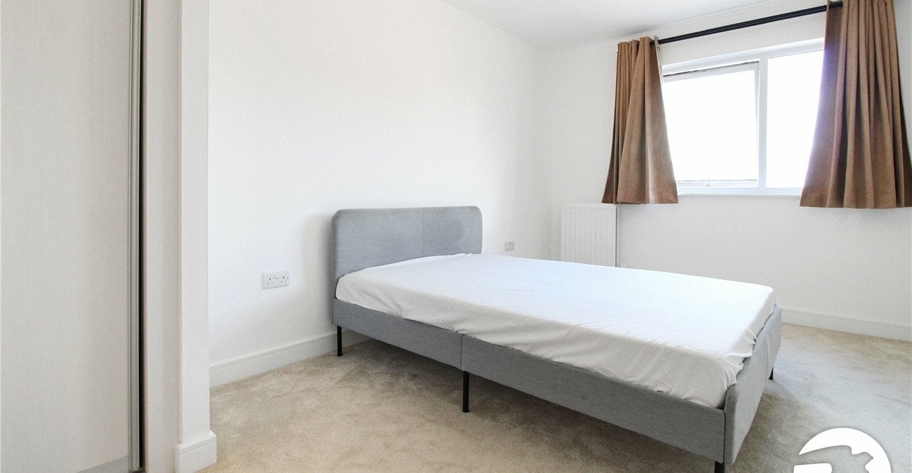 Flat Rixson Road in Ebbsfleet Garden City
