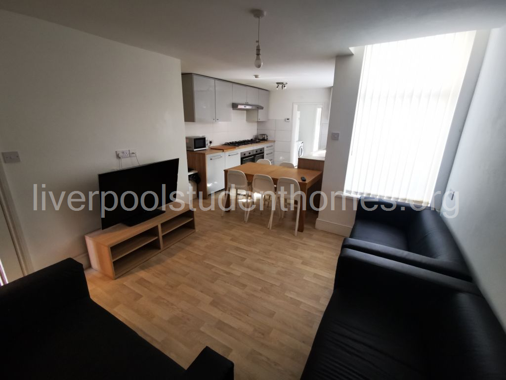 Room Shaw Street in Liverpool
