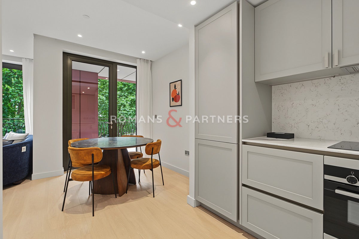 Flat Princess Louise Close in City of Westminster