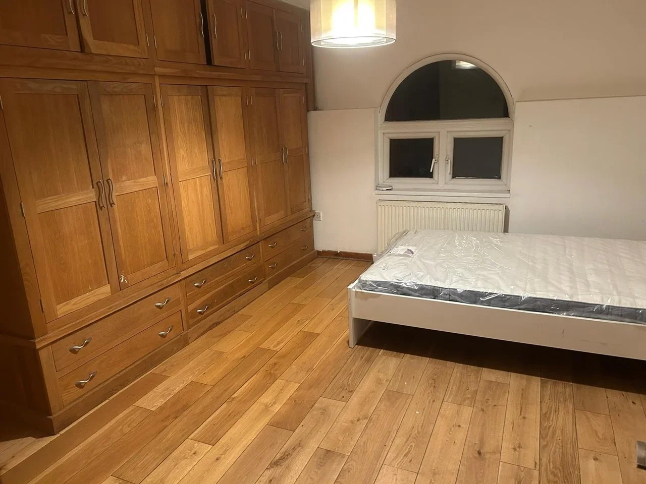 Room Redstart Close in Greater London