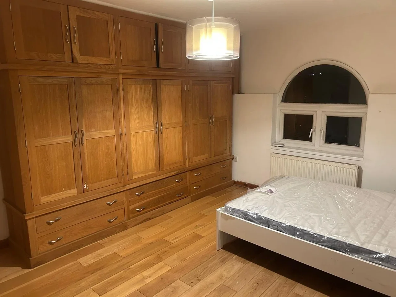 Room Redstart Close in Greater London