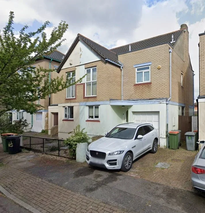 Room Redstart Close in Greater London