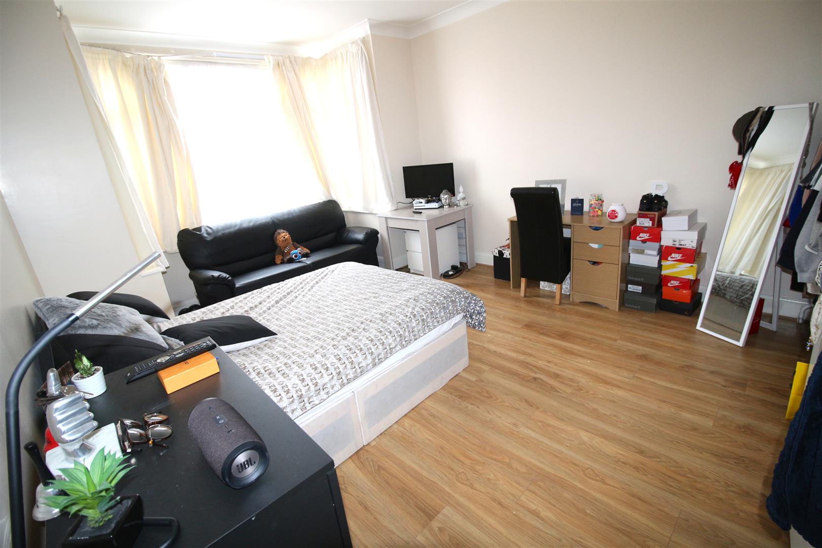 Room Sevington Road in London
