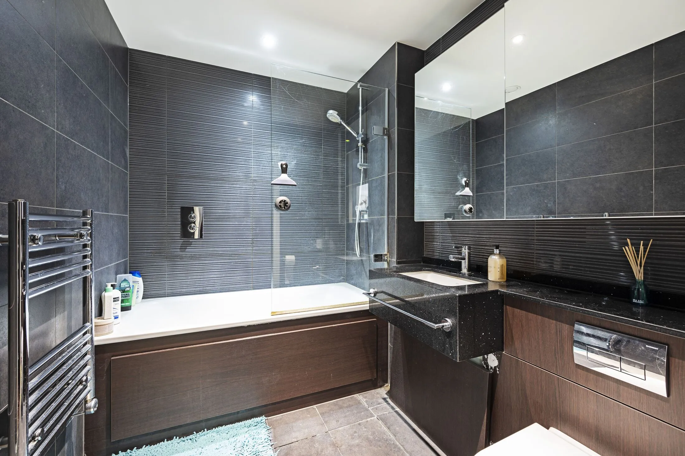 Flat Lordship Road in Greater London