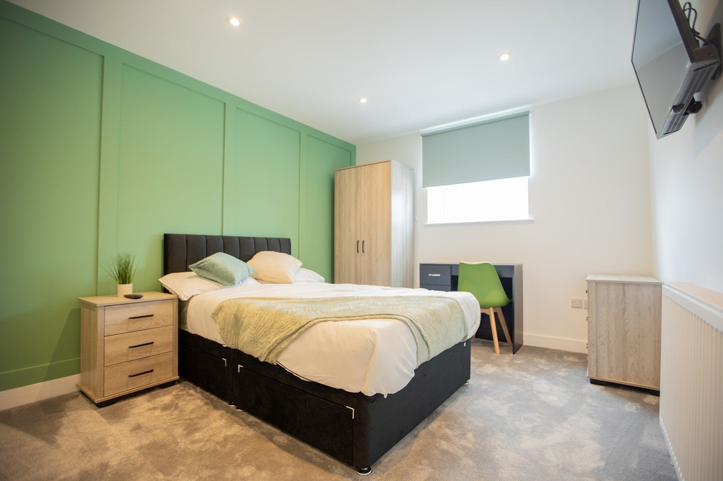 Room Copnor Road in Portsmouth