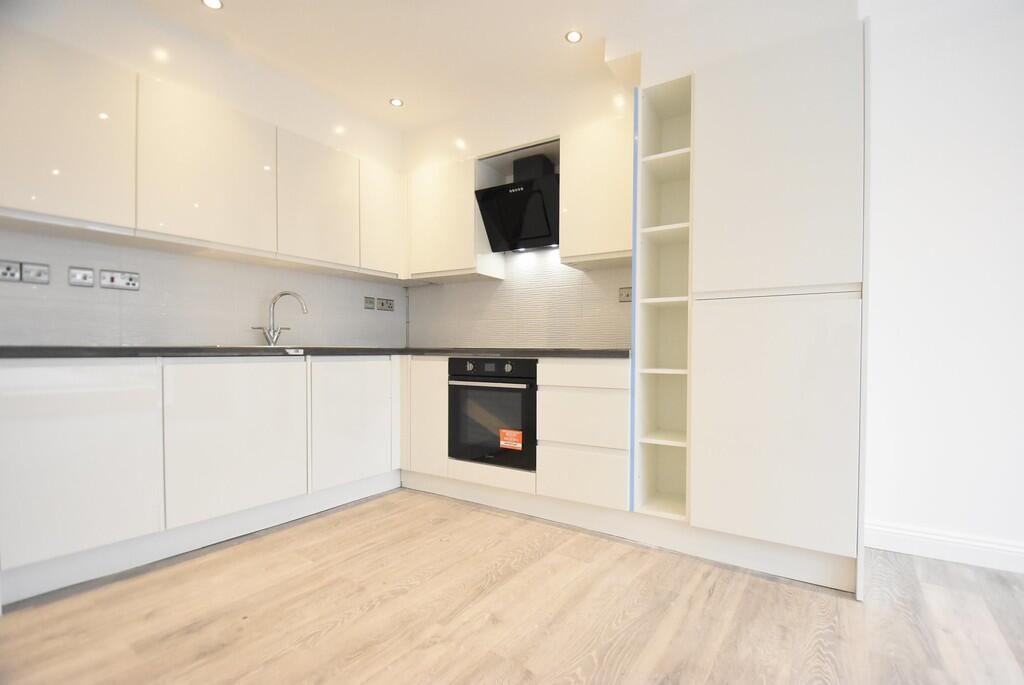 Flat East Street in Epsom and Ewell