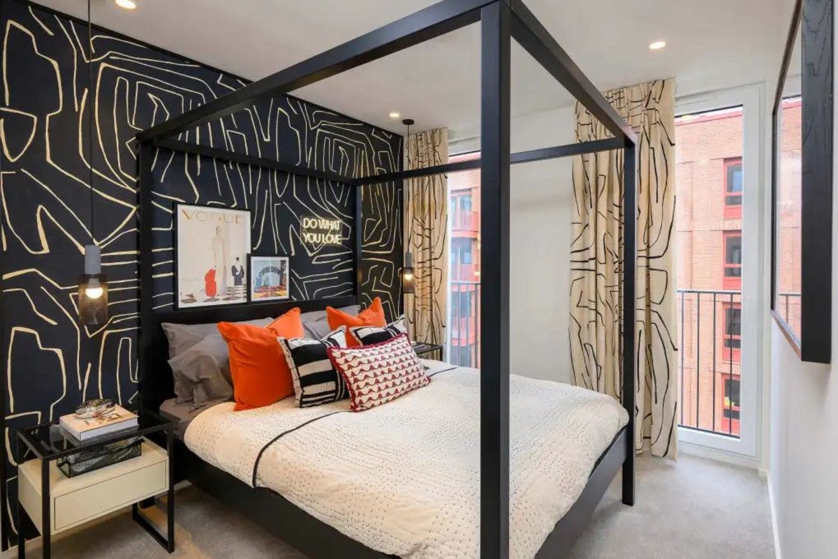 Flat Heron Walk in Greater London